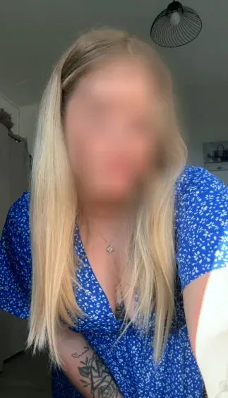 Büsra, 22