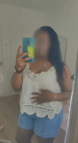 Büsra, 34
