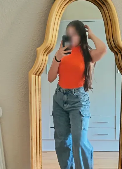 Claudia, 20