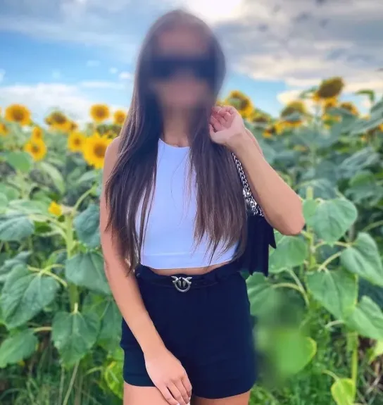 Lara, 25