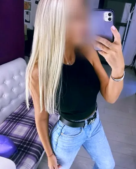 Larissa, 33