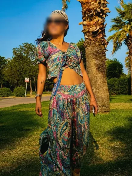 Laura, 33
