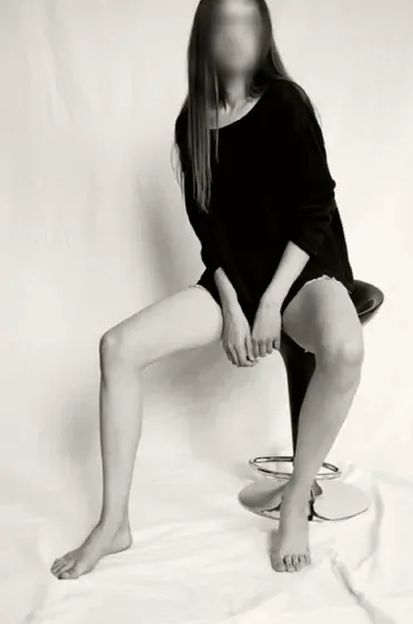 Lilly, 28