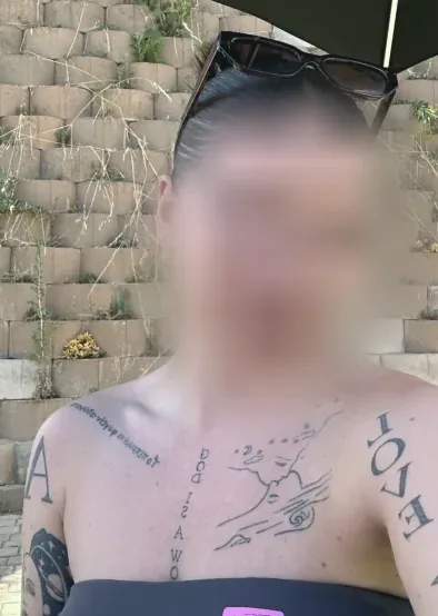 Sandra, 29