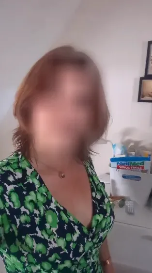Selina, 33