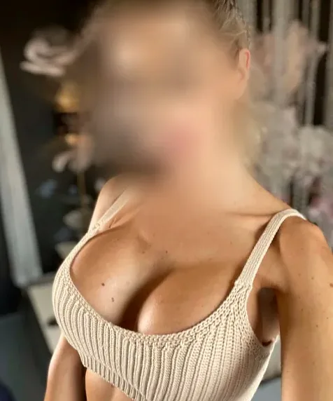 Sophie, 36