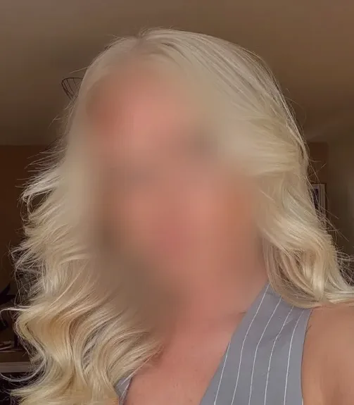 Vanessa, 35
