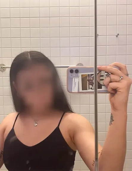 Vanessa, 26